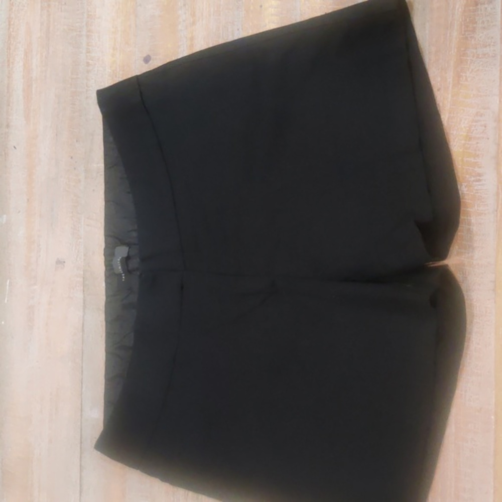 The Limited‎ Women's Black Shorts